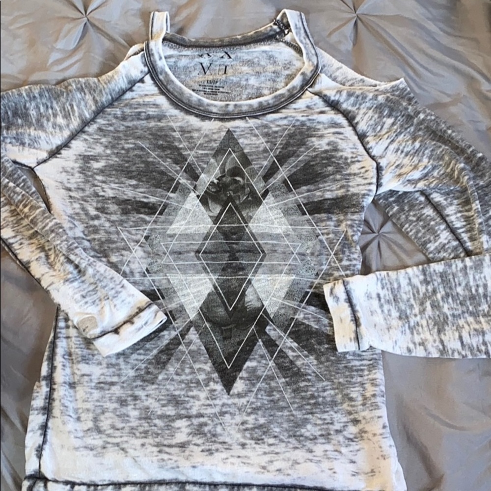 Cutout shoulders long sleeve